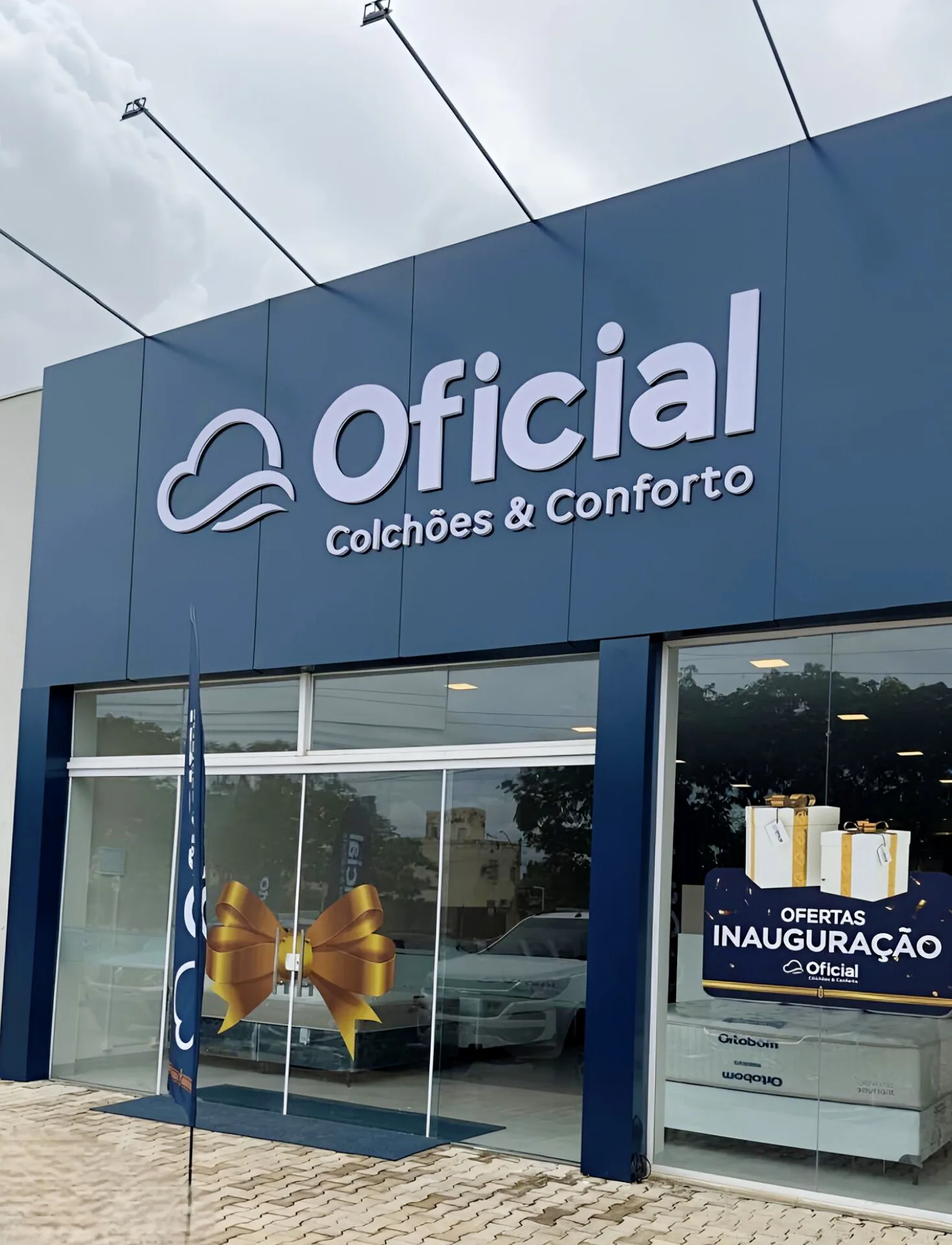 Fachada completa da loja Oficial Colchões & Conforto em Luís Eduardo Magalhães